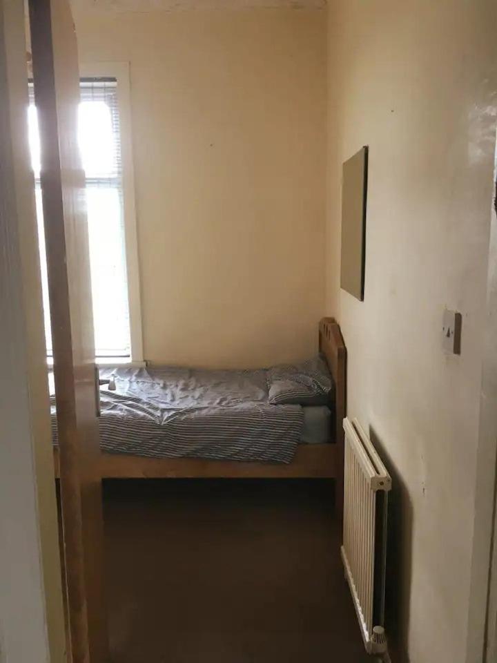 Single Room - Town & University Nearby, 24H Bus, Airport-Linked Manchester Esterno foto