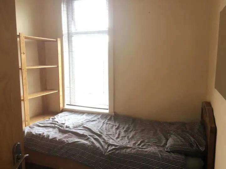 Single Room - Town & University Nearby, 24H Bus, Airport-Linked Manchester Esterno foto